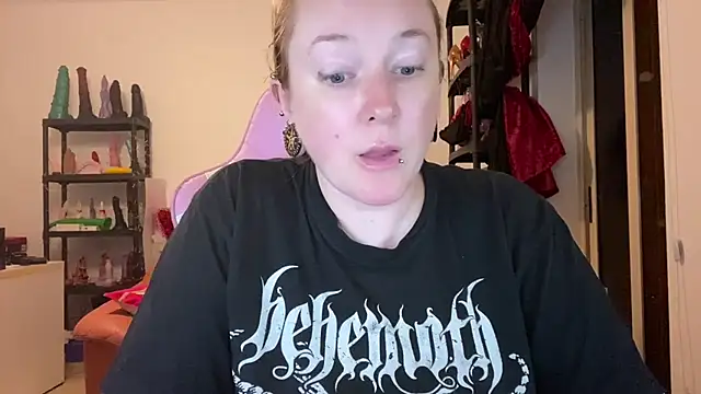 kisicaxx online show from July 31, 2026, 7:13 pm