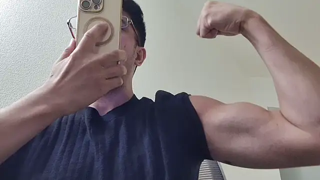 Snapshot of SebastianReiss chatting on June 23, 2026, 6:11 am SebastianReiss online show from June 23, 2026, 6:11 am