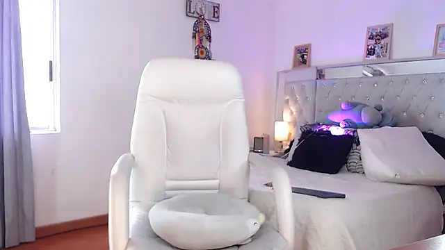 hollythomson online show from February 16, 2025, 6:54 pm