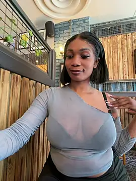Snapshot of __Nessa__ chatting on May 1, 2026, 11:37 am Nessa online show from May 1, 2026, 11:37 am