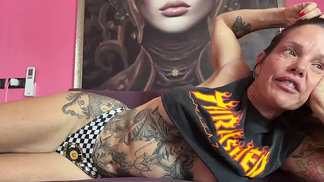 Snapshot of mommyselenafit_ chatting on September 29, 2025, 1:22 am mommyselenafit online show from September 29, 2025, 1:22 am