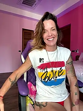 mommyselenafit  online show from January 11, 2026, 3:22 am