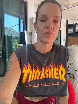 mommyselenafit  online show from April 2, 2026, 4:10 am