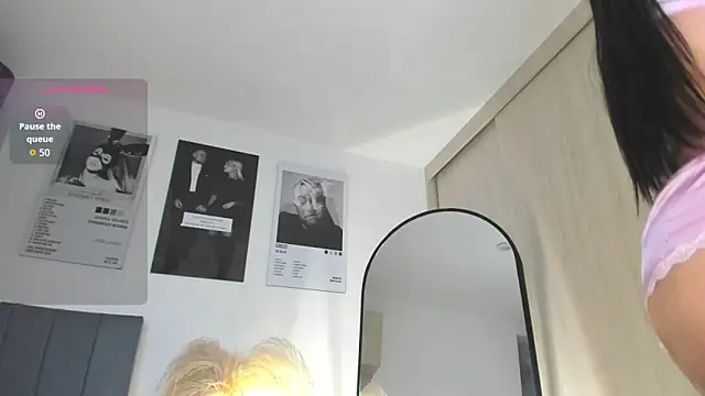 hollyprincess 2 online show from February 27, 2026, 6:02 am