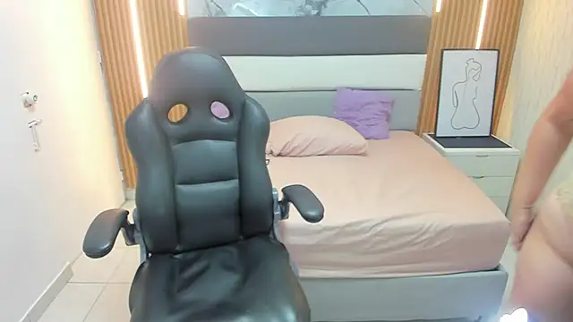 Snapshot of LEYNABRAUN chatting on March 16, 2026, 12:31 pm LEYNABRAUN online show from March 16, 2026, 12:31 pm