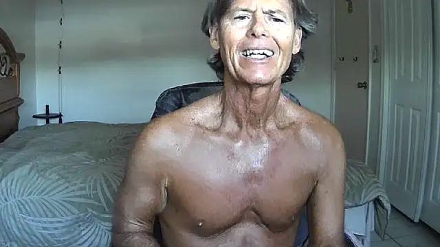 Snapshot of nakeedcowboi65 chatting on May 4, 2026, 11:39 am nakeedcowboi65 online show from May 4, 2026, 11:39 am