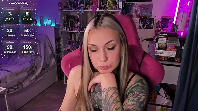 ChloeKohaku online show from November 25, 2025, 3:17 am