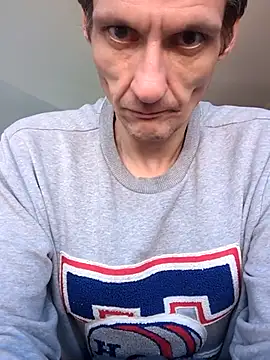 Snapshot of maciej chatting on July 25, 2026, 7:39 am maciej online show from July 25, 2026, 7:39 am