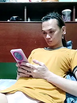 Snapshot of QueenSoreal chatting on February 9, 2026, 2:54 pm QueenSoreal online show from February 9, 2026, 2:54 pm