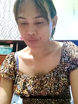 Snapshot of QueenSoreal chatting on February 21, 2026, 5:47 pm QueenSoreal online show from February 21, 2026, 5:47 pm