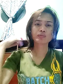 Snapshot of QueenSoreal chatting on February 26, 2026, 4:28 pm QueenSoreal online show from February 26, 2026, 4:28 pm