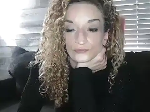 Snapshot of AshleyRain chatting on May 21, 2026, 1:29 pm AshleyRain online show from May 21, 2026, 1:29 pm