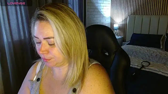 bella savati online show from December 4, 2025, 4:38 pm