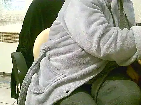 Snapshot of douceur63 chatting on January 8, 2026, 11:56 am douceur63 online show from January 8, 2026, 11:56 am