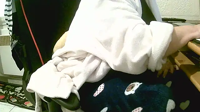 Snapshot of douceur63 chatting on March 27, 2026, 11:10 am douceur63 online show from March 27, 2026, 11:10 am