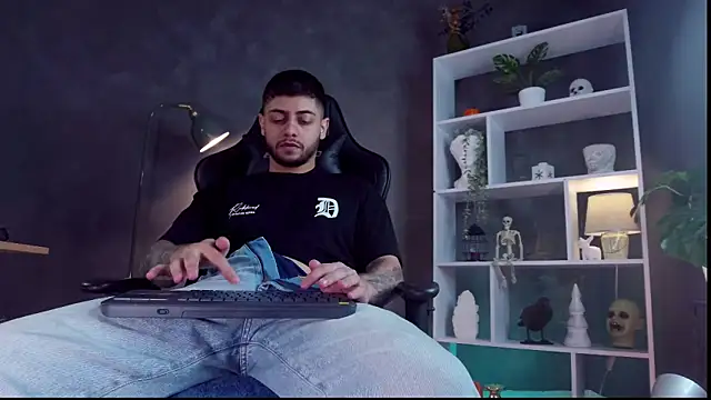 alessandro duty online show from October 18, 2025, 4:08 pm