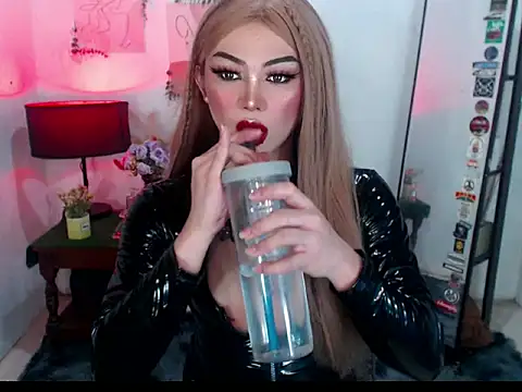 Snapshot of MagneticBeauty chatting on December 1, 2025, 8:03 pm MagneticBeauty online show from December 1, 2025, 8:03 pm