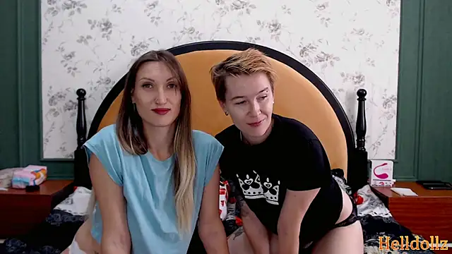 Snapshot of Helldollz chatting on October 16, 2025, 8:04 am Helldollz online show from October 16, 2025, 8:04 am