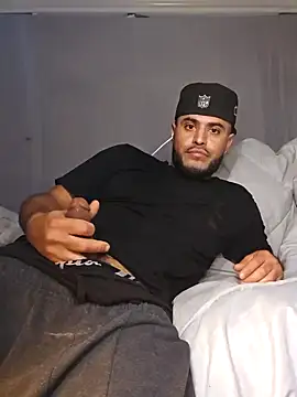 gardy8585 online show from December 17, 2024, 6:53 pm