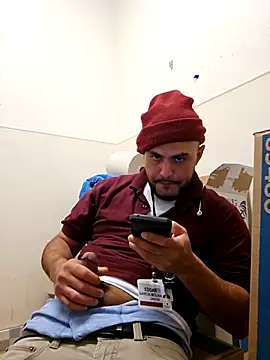 gardy8585 online show from November 26, 2025, 1:45 pm