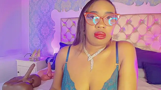 Snapshot of CaseyMoon chatting on February 28, 2026, 12:39 pm CaseyMoon online show from February 28, 2026, 12:39 pm