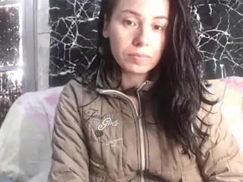 Venusluxodomme online show from June 19, 2026, 7:28 pm