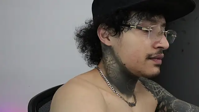 trieone online show from February 12, 2026, 1:33 am