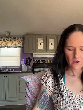 Snapshot of lolabunny9 chatting on February 3, 2025, 7:10 pm lolabunny9 online show from February 3, 2025, 7:10 pm