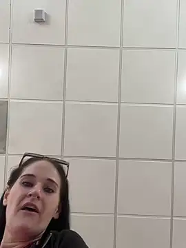 Snapshot of lolabunny9 chatting on February 21, 2025, 6:37 pm lolabunny9 online show from February 21, 2025, 6:37 pm