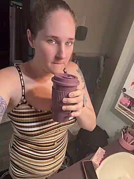 lolabunny9 online show from August 7, 2026, 3:25 pm