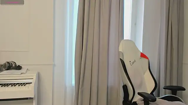 Veola new online show from December 12, 2024, 5:20 am