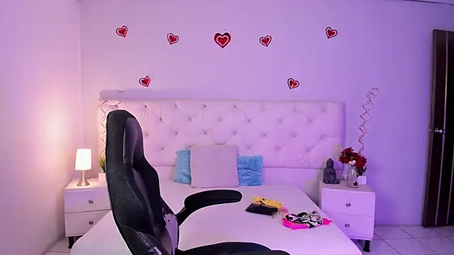 Snapshot of ximena_slut_21 chatting on February 27, 2025, 10:53 pm ximena slut 21 online show from February 27, 2025, 10:53 pm