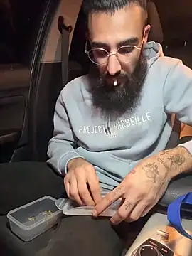 Snapshot of Av0caT chatting on December 21, 2025, 6:59 pm Av0caT online show from December 21, 2025, 6:59 pm