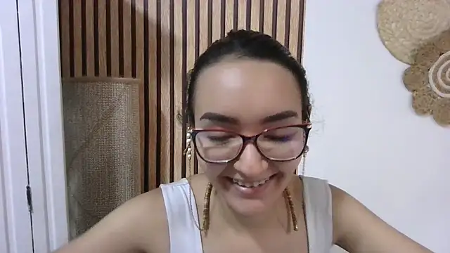 LinzyBaner online show from February 11, 2025, 10:28 pm