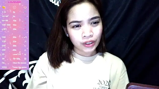 Snapshot of _preciousmoira_ chatting on May 6, 2026, 2:55 pm preciousmoira online show from May 6, 2026, 2:55 pm