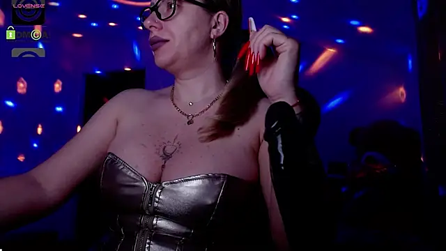 Snapshot of SonyaDevon chatting on February 12, 2025, 4:12 am SonyaDevon online show from February 12, 2025, 4:12 am