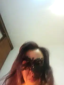 LAURAFOCOSA online show from November 15, 2025, 5:09 pm