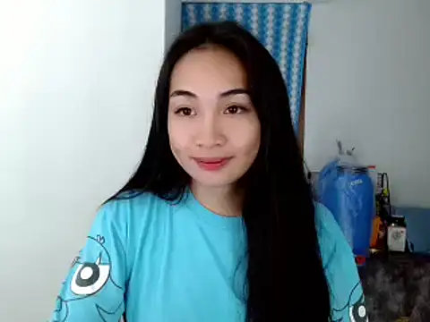 Snapshot of SweetLilly_18 chatting on December 2, 2024, 2:31 am SweetLilly 18 online show from December 2, 2024, 2:31 am