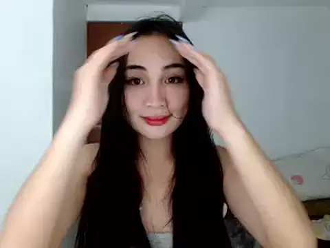 Snapshot of SweetLilly_18 chatting on December 6, 2024, 3:44 pm SweetLilly 18 online show from December 6, 2024, 3:44 pm