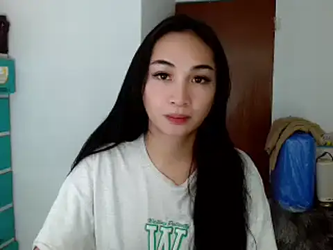 Snapshot of SweetLilly_18 chatting on December 11, 2024, 9:01 pm SweetLilly 18 online show from December 11, 2024, 9:01 pm