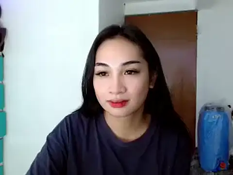 Snapshot of SweetLilly_18 chatting on December 13, 2024, 4:49 pm SweetLilly 18 online show from December 13, 2024, 4:49 pm