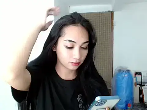 Snapshot of SweetLilly_18 chatting on December 15, 2024, 5:31 pm SweetLilly 18 online show from December 15, 2024, 5:31 pm