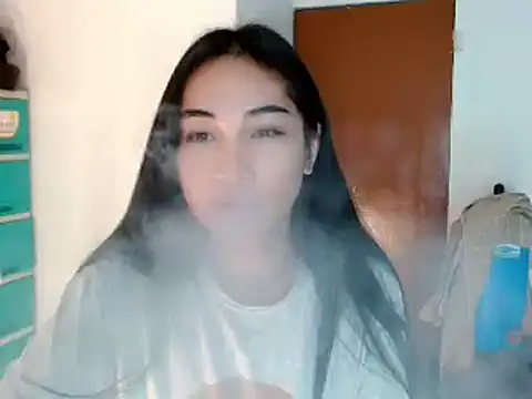 Snapshot of SweetLilly_18 chatting on January 7, 2025, 5:20 pm SweetLilly 18 online show from January 7, 2025, 5:20 pm