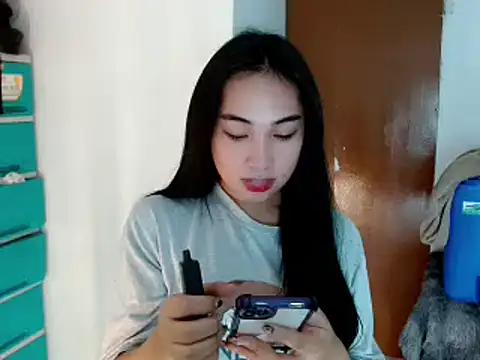 Snapshot of SweetLilly_18 chatting on January 8, 2025, 2:35 am SweetLilly 18 online show from January 8, 2025, 2:35 am