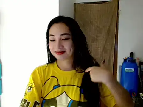 Snapshot of SweetLilly_18 chatting on January 11, 2025, 12:18 pm SweetLilly 18 online show from January 11, 2025, 12:18 pm