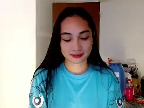 Snapshot of SweetLilly_18 chatting on January 26, 2025, 10:45 am SweetLilly 18 online show from January 26, 2025, 10:45 am