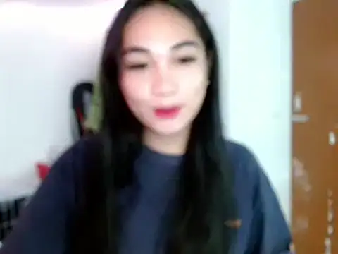 Snapshot of SweetLilly_18 chatting on February 16, 2025, 10:21 am SweetLilly 18 online show from February 16, 2025, 10:21 am