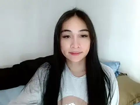 Snapshot of SweetLilly_18 chatting on February 21, 2025, 3:56 am SweetLilly 18 online show from February 21, 2025, 3:56 am