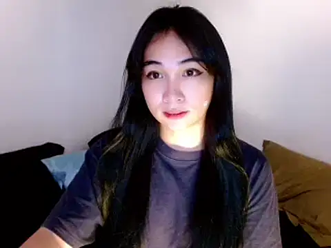 Snapshot of SweetLilly_18 chatting on March 5, 2025, 2:14 am SweetLilly 18 online show from March 5, 2025, 2:14 am