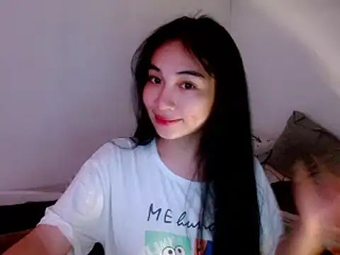 Snapshot of SweetLilly_18 chatting on March 11, 2025, 12:50 pm SweetLilly 18 online show from March 11, 2025, 12:50 pm